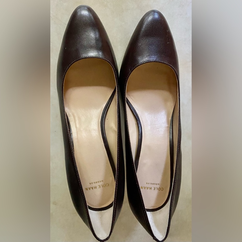 COLE HAAN DARK BROWN LEATHER PUMPS
